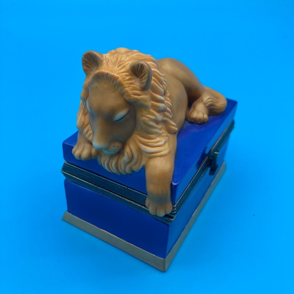 Vintage 1998 Bombay Company Sleeping Lion Cobalt Blue Hinged Trinket Box